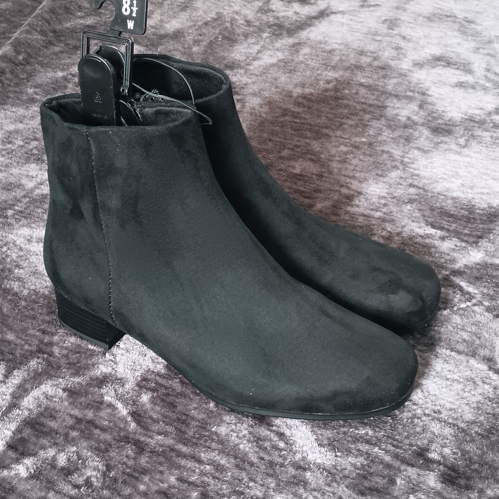 NWT Time And Tru Black Faux Suede Bootie Heels Womens Size:8.5